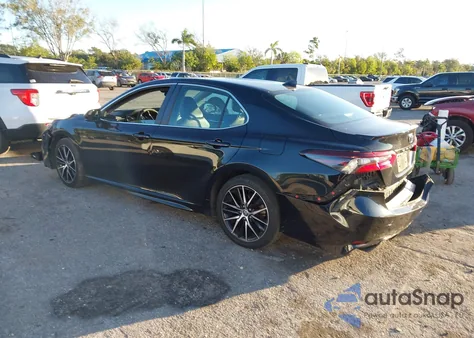 2021 Toyota Camry Se z USA, uszkodzony, nr VIN 4T1G11AK1MU482196